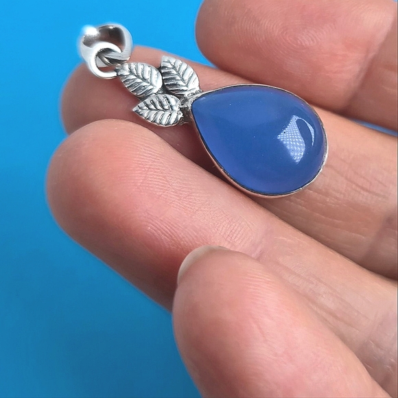 Natural Chalcedony 925 Sterling Silver Pendant - Picture 2 of 7